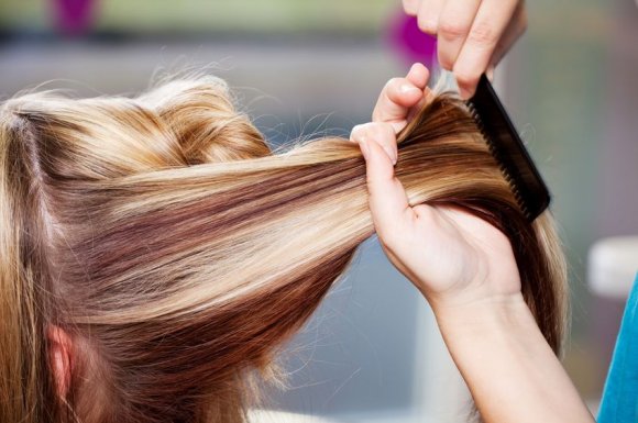 Salon de coiffure et barbier pour faire des mèches