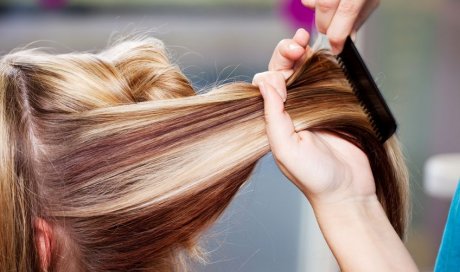 Salon de coiffure et barbier pour faire des mèches